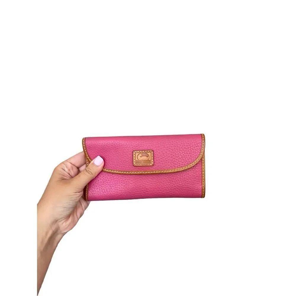 Dooney & Bourke Womens Strawberry Pink Pebble Grain Continental Clutch Wallet